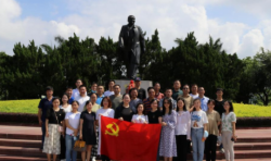 回望歷史，續(xù)寫春天的故事